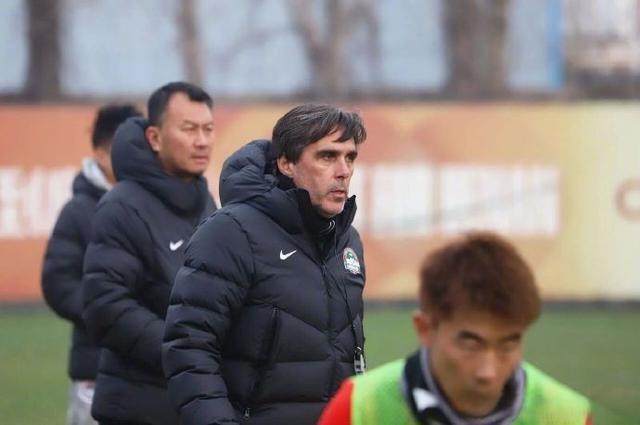 完美服务-河南俱乐部一线队完成体检,冬训备战正式展开