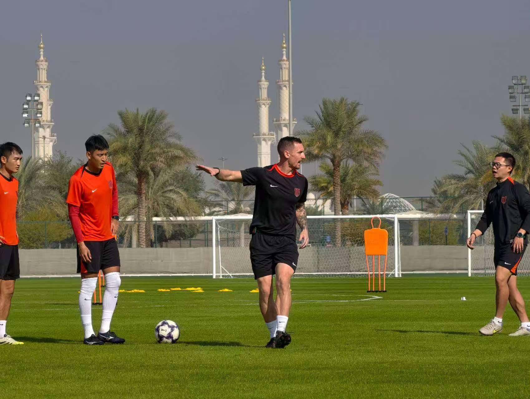 完美赛事-亚历山大自宣加入蓉城教练组，他曾担任休斯敦迪纳摩体能教练