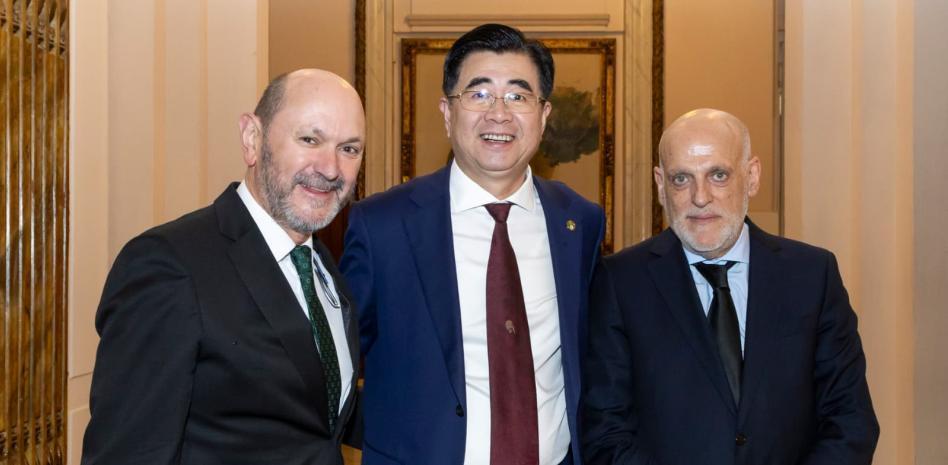 完美服务-宋凯：中国人民热爱皇马和巴萨；教练们正在拉玛西亚参与合作